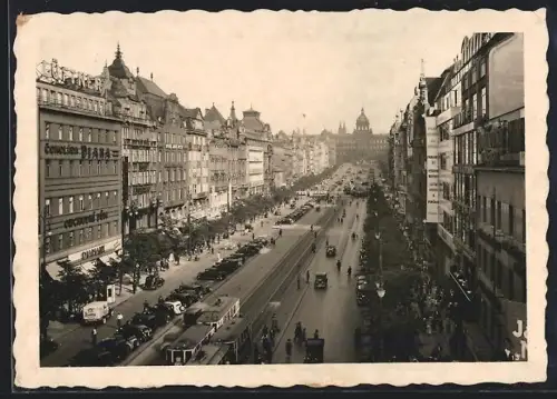 AK Prag, Partie am Wenzelsplatz mit Strassenbahnen