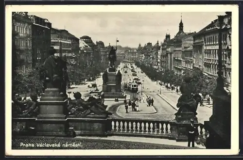 AK Prat, Strassenpartie mit Denkmal und Strassenbahn