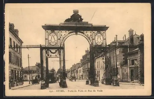 AK Reims, Porte de Paris et Rue de Vesle, Strassenbahn