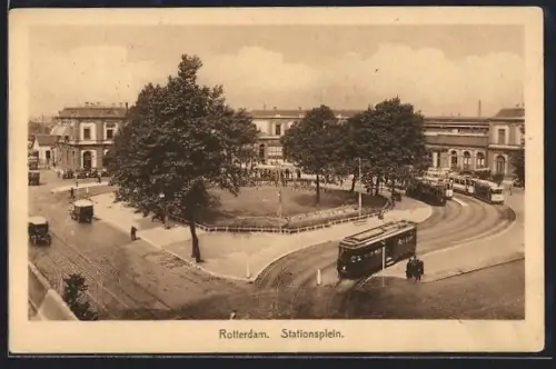 AK Rotterdam, Stationsplein, Bahnhof und Strassenbahnen