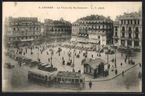 AK Angers, La Place du Ralliement, Strassenbahn