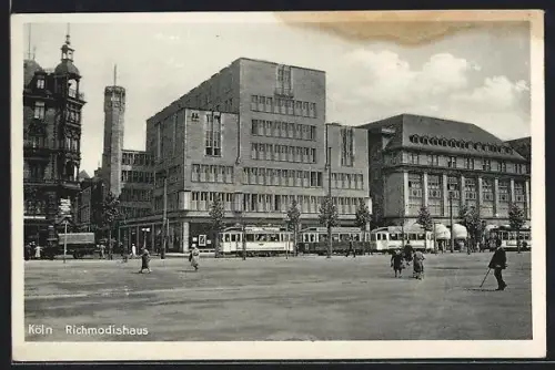 AK Köln, Richmodishaus mit Strassenbahnen