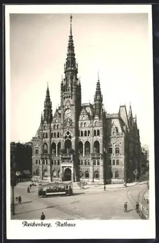 AK Reichenberg, Partie am Rathaus mit Strassenbahn