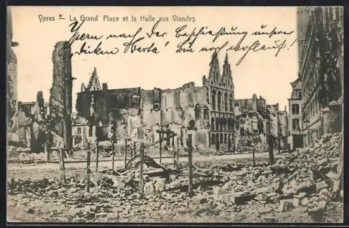 AK Ypres, La Grand` Place et la Halle aux Viandes