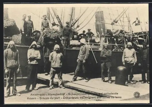 AK Anvers, Scenes du port, Debardeurs dechargeant des balles de laine