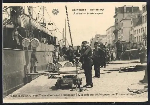 AK Anvers, Scenes du Port, Debardeurs dechargeant un Transatlantique, Hafen, Entladen eines Dampfers