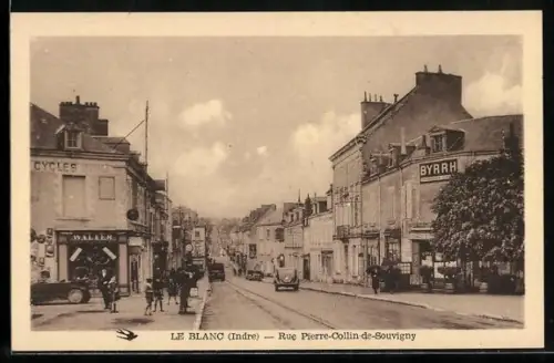 AK Le Blanc /Indre, Rue Pierre-Collin-de-Souvigny animée avec commerces et passants