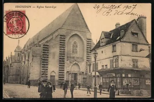 AK Issoudun, Église Saint-Cyr et scène de rue animée