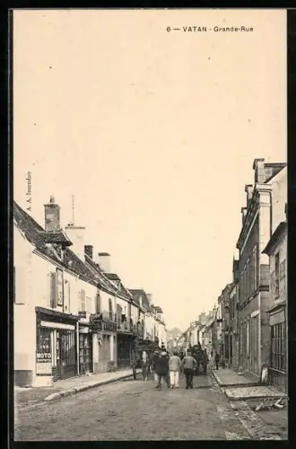 AK Vatan, Grande-Rue avec passants et bâtiments historiques