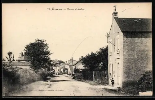 AK Bouesse, Route d`Arthon avec maisons et paysage rural