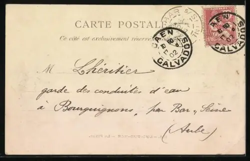 AK Luc-sur-Mer, La Plage avec des promeneurs et des parasols