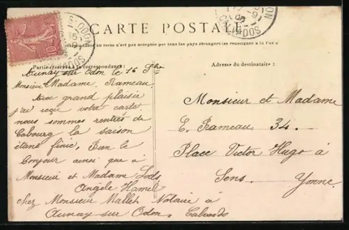 AK Aunay-sur-Odon, La Place avec l`église et les bâtiments environnants