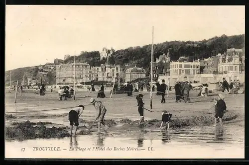 AK Trouville, La Plage et l`Hôtel des Roches Noires