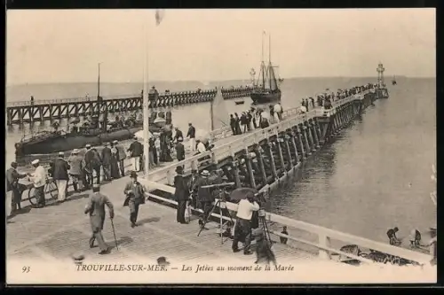 AK Trouville-sur-Mer, Les Jetées au moment de la Marée