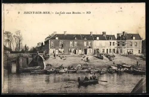 AK Isigny-sur-Mer, La Cale aux Moules avec barques et maisons en bord de rivière