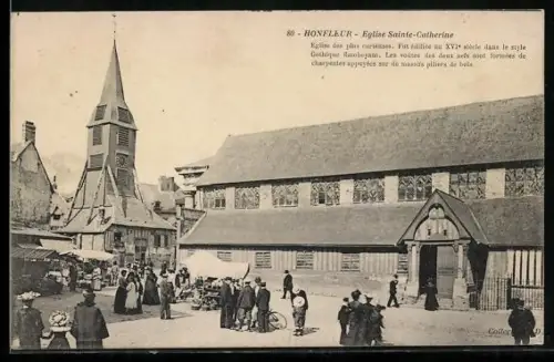 AK Honfleur, Église Sainte-Catherine et scène animée sur la place