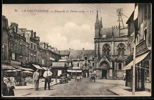 AK La Délivrande, Place de la Délivrande avec église et boutiques animées