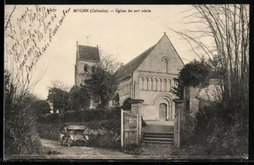 AK Mouen /Calvados, Église du XIIe siècle avec voiture ancienne au premier plan