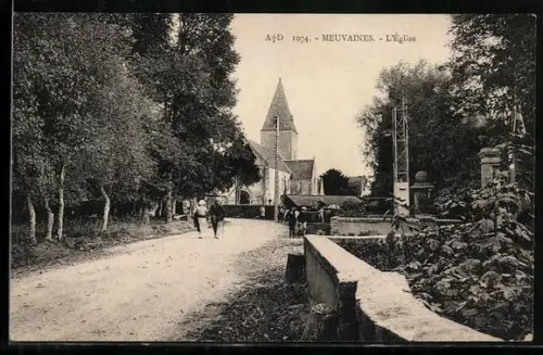 AK Meuvaines, L`Église et chemin bordé d`arbres