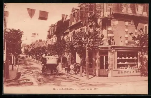AK Cabourg, Avenue de la Mer avec calèche et boutiques animées