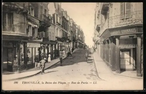 AK Trouville, Rue de Paris, la Reine des Plages