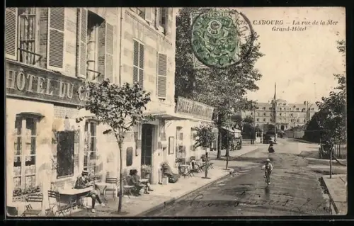 AK Cabourg, La rue de la Mer, Grand-Hôtel
