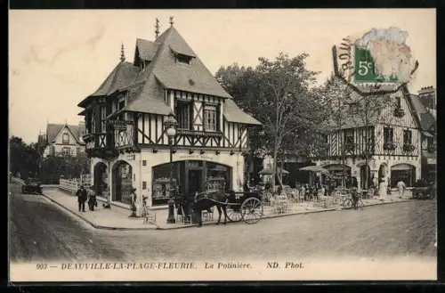 AK Deauville-la-Plage-Fleurie, La Potinière et scène de rue animée