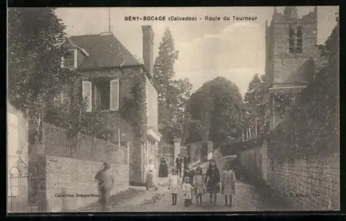 AK Bény-Bocage /Calvados, Route du Tourneur avec habitants en promenade
