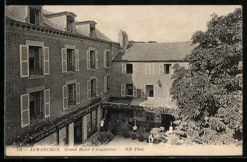 AK Avranches, Grand Hôtel d`Angleterre vue de la cour intérieure