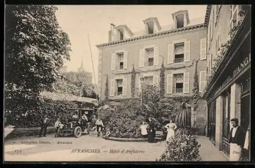 AK Avranches, Hôtel d`Angleterre avec voitures et personnel devant l`entrée