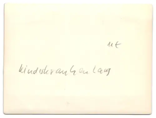 2 Fotografien 1. WK, Kinderkrankenhaus, Krankenschwestern mit Schützlingen, Kinder mit Verband um Kopf