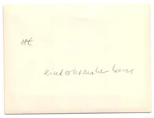 2 Fotografien 1. WK, Kinderkrankenhaus, Krankenschwestern mit Schützlingen, Kinder mit Verband um Kopf