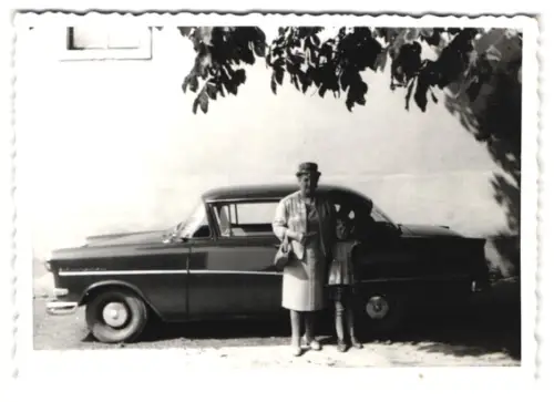 2 Fotografien Auto Opel Olypia