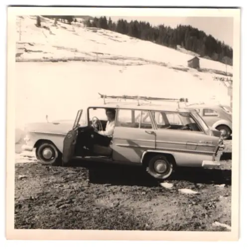 2 Fotografien Auto Vauxhall Victor Estate 1960 am Jochberg, 1961