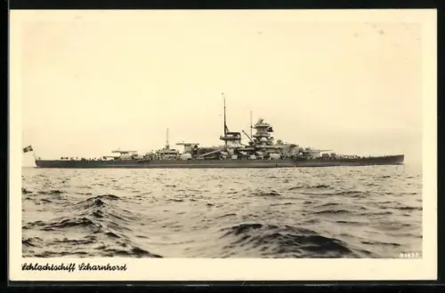 AK Schlachtschiff Scharnhorst der Kriegsmarine in Breitseitenansicht