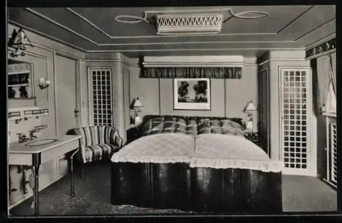 AK Passagierschiff Deutschland der Hamburg-Amerika Linie, Blick in eine Luxuskabine