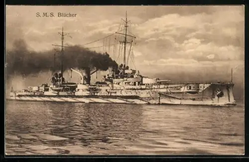 AK Grosser Kreuzer Blücher unter Dampf, Kriegsschiff