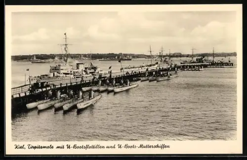 AK Kiel, Tirpitzmole mit U-Bootsflottillen und U-Boot-Begleitschiff Saar, U-Boote Typ IIB und VIIA