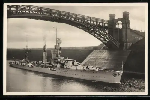 AK Kreuzer Emden im Kaiser-Wilhelm-Kanal unter der Levensauer Hochbrücke