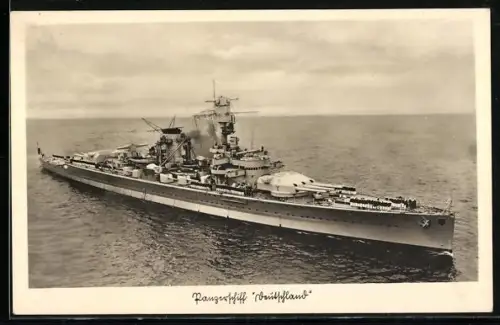 AK Panzerschiff Deutschland auf hoher See mit angetretener Mannschaft, Kriegsmarine