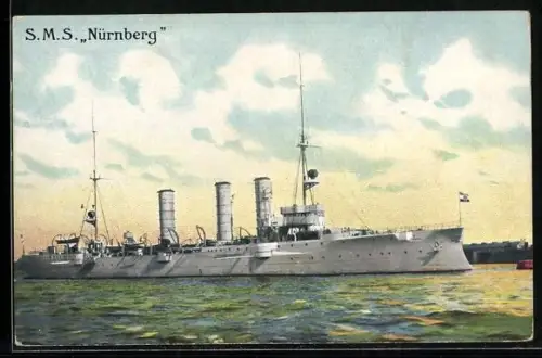 AK Kleiner Kreuzer Nürnberg vom Ostasiengeschwader bei der Hafeneinfahrt