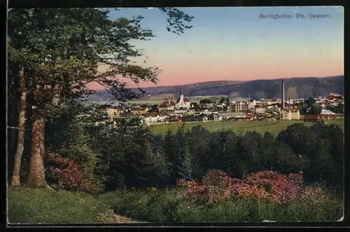AK Mattighofen /Ob. Öst., Stadtpanorama mit Kirche und Fabrik