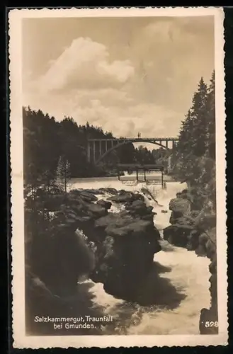 AK Gmunden /Salzkammergut, Traunfall mit Brücke
