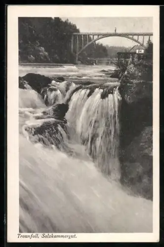 AK Traunfall /Salzkammergut, Wasserfall mit Brücke