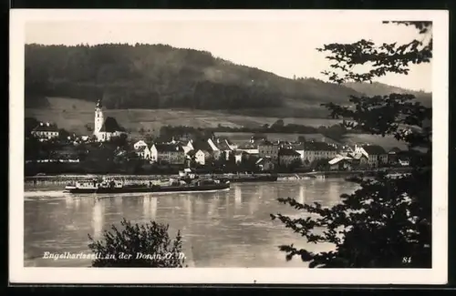 AK Engelhartszell an der Donau, Panorama mit Kirche und Donauschiff