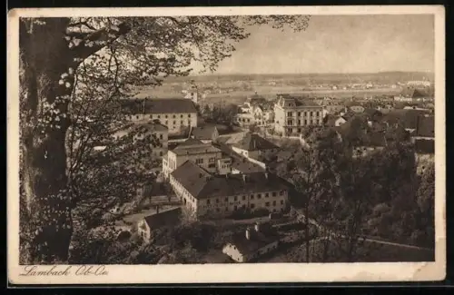 AK Lambach /Ob. Öst., Panorama mit Ort und Kirche