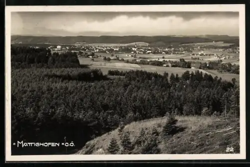 AK Mattighofen /O.Ö., Panorama mit Wald