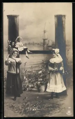 AK Buchstabe H, Frauen und Mädchen in Tracht