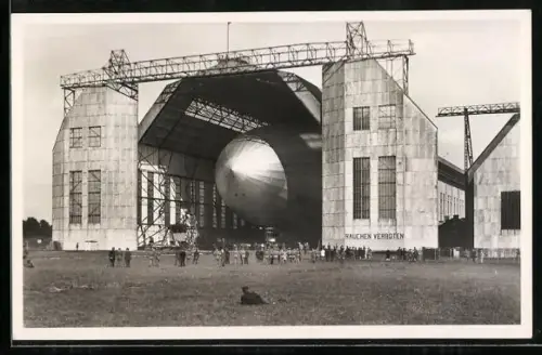 AK Friedrichshafen, Luftschiff LZ 127 Graf Zeppelin startbereit, Luftschiffhalle der Luftschiffbau Zeppelin GmbH