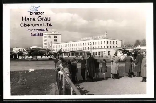 AK Frankfurt / Main, Weltflughafen Rhein-Main, Empfangsgebäude mit Flugzeugrampe